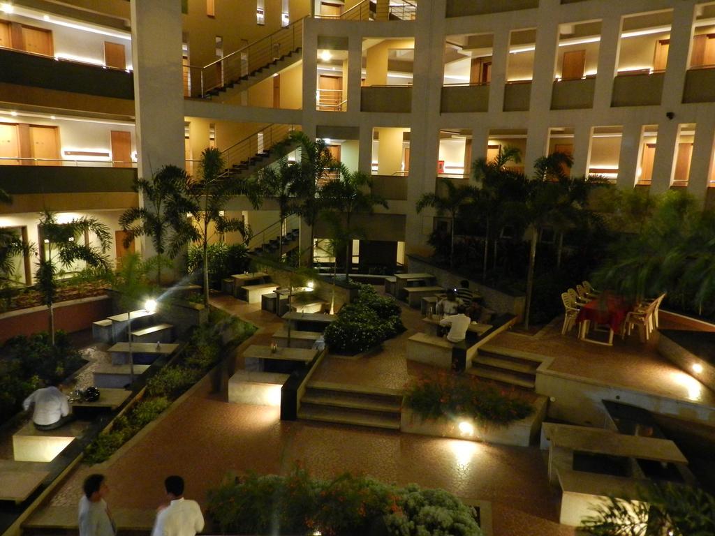 Hotel Rock Regency Toranagallu Exterior foto