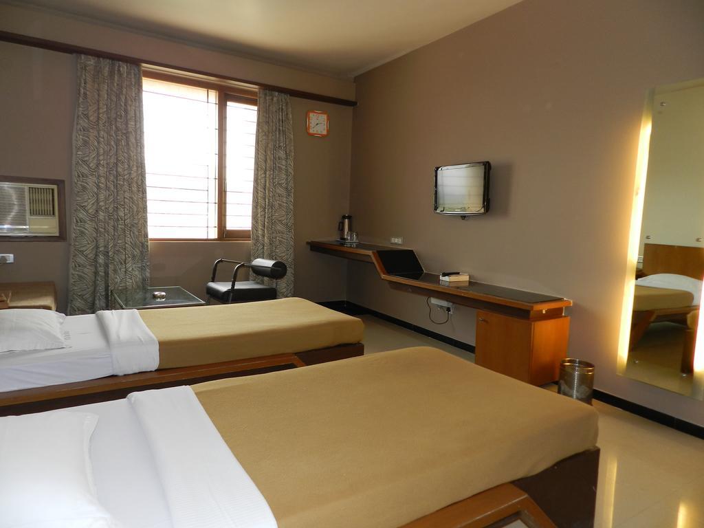 Hotel Rock Regency Toranagallu Zimmer foto