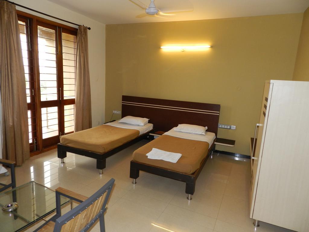 Hotel Rock Regency Toranagallu Zimmer foto