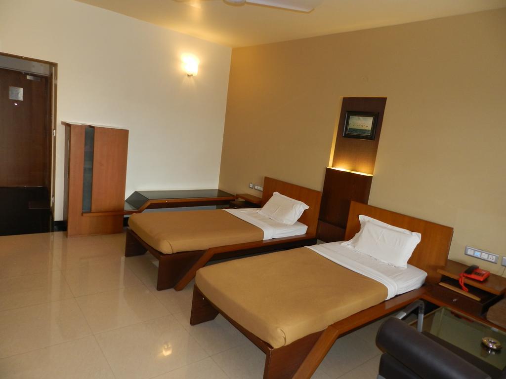 Hotel Rock Regency Toranagallu Exterior foto