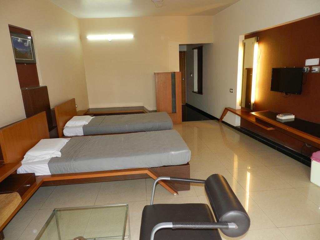 Hotel Rock Regency Toranagallu Exterior foto